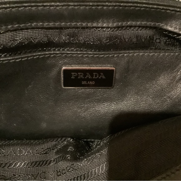 PRADA, Black elegant Handbag with crossbody strap and handles!! - Picture 9 of 14